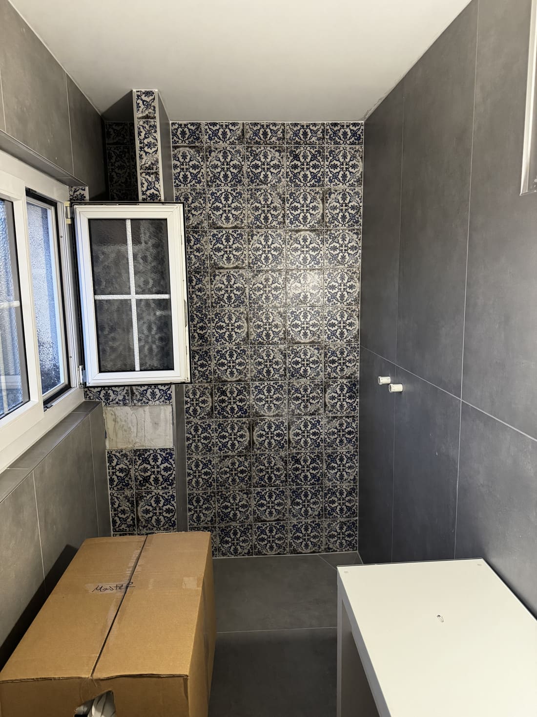 Après — Salle de bains, revêtements muraux